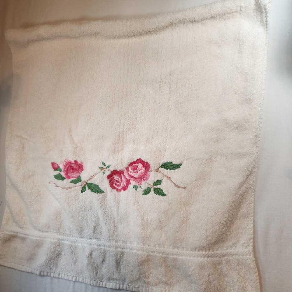 Vintage Cream Bath Towel Pink Rose Floral Embroidered Cotton Terry Cloth 51x26